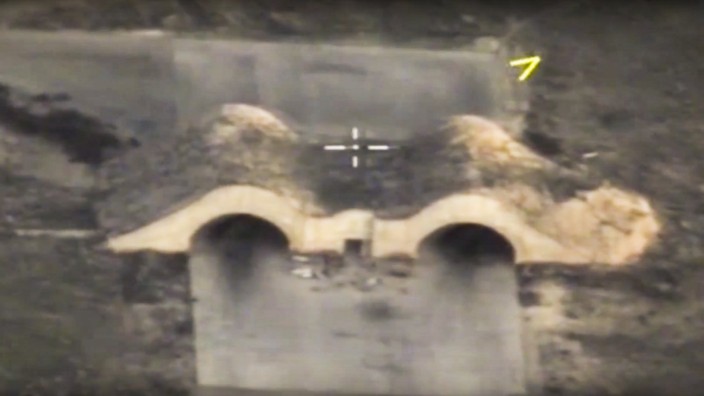 Syrien: Das russische Verteidigungsministerium zeigte auf seiner Website Aufnahmen der von den USA angegriffenen Hangars auf der syrischen Luftwaffenbasis al-Schairat