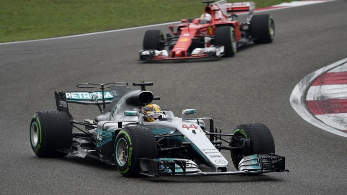 Formel 1 in China: Lewis Hamilton vor Sebastian Vettel beim Formel-1-Rennen in China.