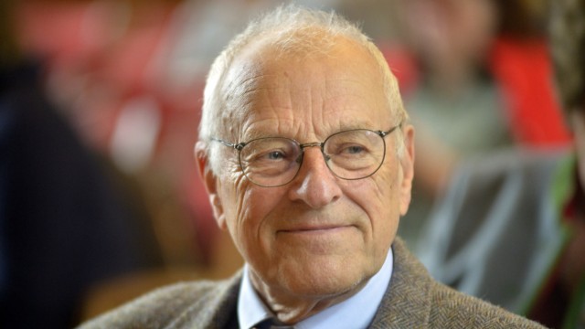 Nationalsozialismus: Der heute 82-jährige Peter Schmidt ist der Sohn des einstigen kommissarischen Direktors der Heil- und Pflegeanstalt Eglfing-Haar, Gerhard Schmidt.