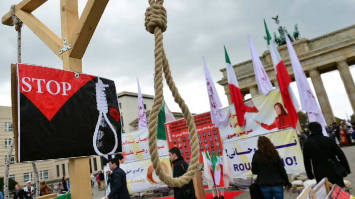 Todesstrafe: Schon 2017 protestierten Iraner in Berlin gegen die Anwendung der Todesstrafe in ihrem Heimatland.