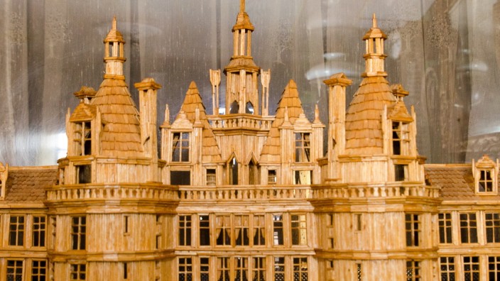 Ungewöhnliches Hobby: Große Architektur im Miniaturformat: Werner Stadler baute auch das französische Loire-Schloss Chambord aus Streichhölzern nach.