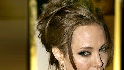 Gagen in Hollywood: Goldmädchen: Angelina Jolie erwirtschaftet für jeden Gagendollar fünfzehn Dollar. Nicole Kidman bringt dagegen nur kümmerliche acht Dollar Rendite auf ihre Gage.