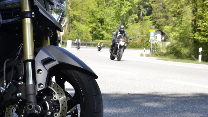 Verkehrsbericht: 24 Motorrad-Unfälle, 21 Verletzte: Auch mit der Bilanz am Kesselberg ist die Polizei unzufrieden.
