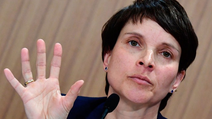 Bundestagswahlkampf 2017: Frauke Petry fordert von ihrer Partei, das düstere Image abzulegen, für das sie selbst maßgeblich mitverantwortlich ist.