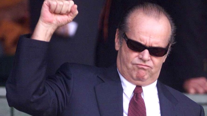 AMERICAN ACTOR JACK NICHOLSON SALUTES THE CROWD BEFORE THE MEN'S FINAL OF THE WIMBLEDON CHAMPIONSHIPS