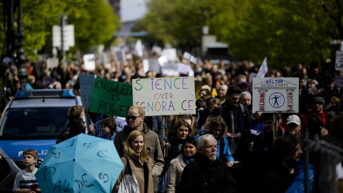 Science March: Mehr als 11 000 Menschen sind in Berlin im Dienste der Wissenschaft auf die Straße gegangen.