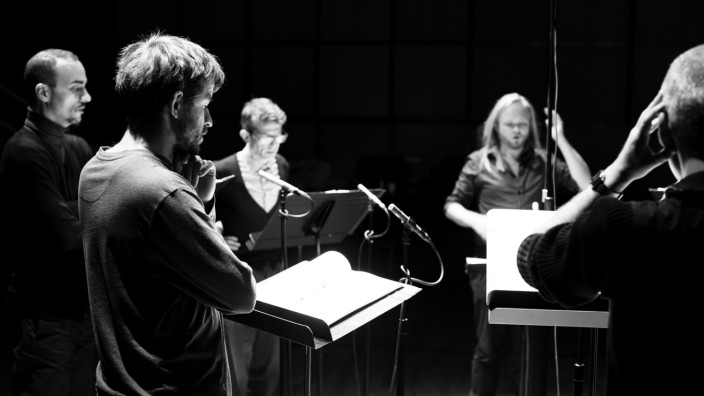 Musik: Sinnliche Wirkungen von Mensch zu Mensch: Björn Schmelzer, hinten rechts, lässt mit seinem Ensemble 700 Jahre alte Musik erklingen, ganz so, als wäre sie von heute.