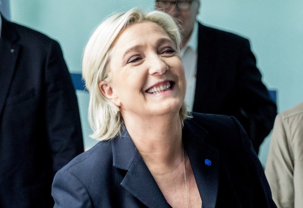 Präsidentschaftswahl in Frankreich - Stimmabgabe Marine Le Pen