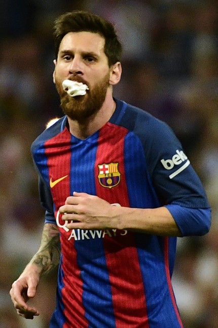 Clásico: Ein bisschen Blut im Gesicht, und schon wird Messi zur Bestie.