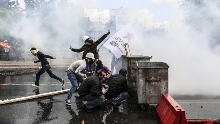 Türkei: Protest trotz Verbots: Ausschreitungen auf dem Taksim im Jahr 2014.