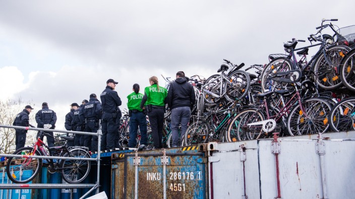 Polizei stellt 3500 Fahrräder sicher