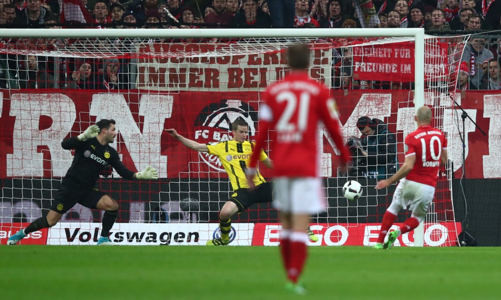 Bayern Munich's Arjen Robben has a shot blocked by Borussia Dortmund's Sven Bender