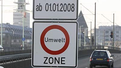 Neuerungen für Autofahrer 2008: Fahrverbot für Stinker heißt es ab 1. Januar in einigen Städten Deutschlands.