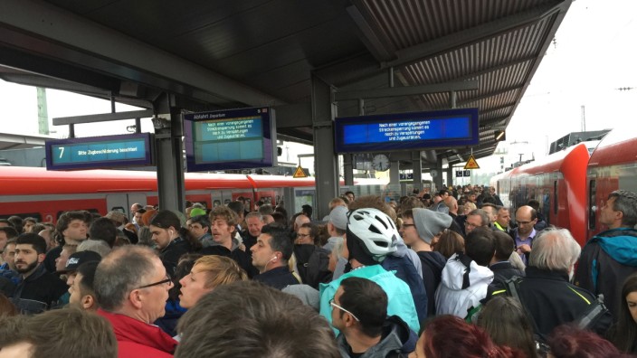 Nahverkehr: Einer dieser Tage: S-Bahn-Chaos in Pasing.