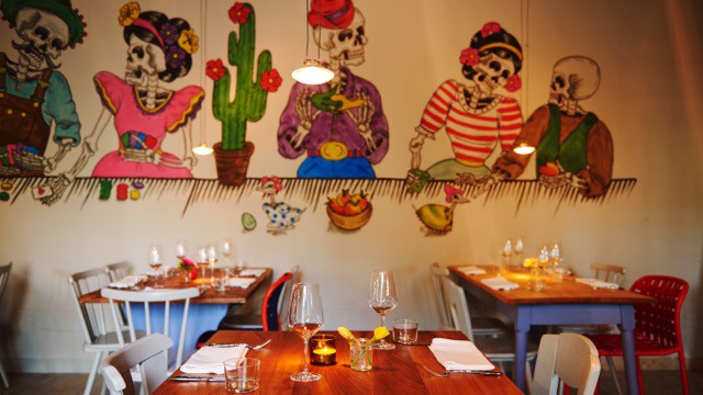 Blitz: Die Küche im "Blitz" ist südamerikanisch inspiriert - auch Wandgemälde im Stil des "día de los muertos" weisen darauf hin.