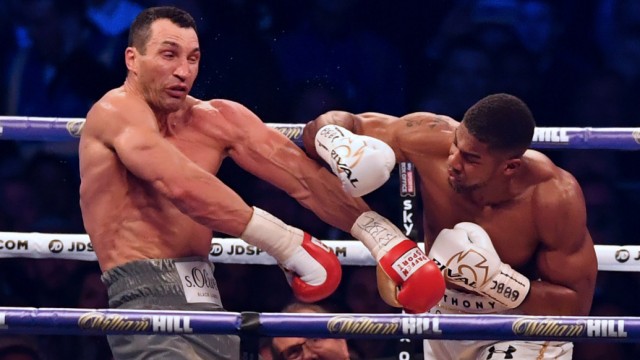 Boxer Anthony Joshua: Attention, tree falls: In April 2017, Anthony Joshua knocked out world champion Wladimir Klitschko.