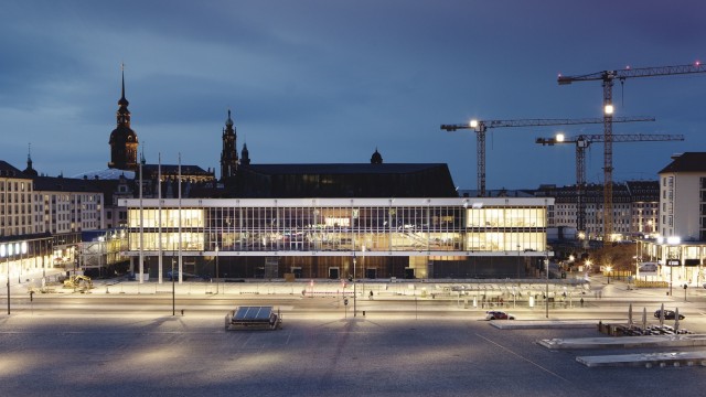 Architektur: Es muss nicht immer Neubau sein: Die Außenansicht des Dresdner Kulturpalasts.