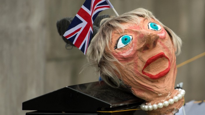 Brexit: Die britische Premierministerin Theresa May als Handpuppe bei einer Anti-Brexit-Demonstration.
