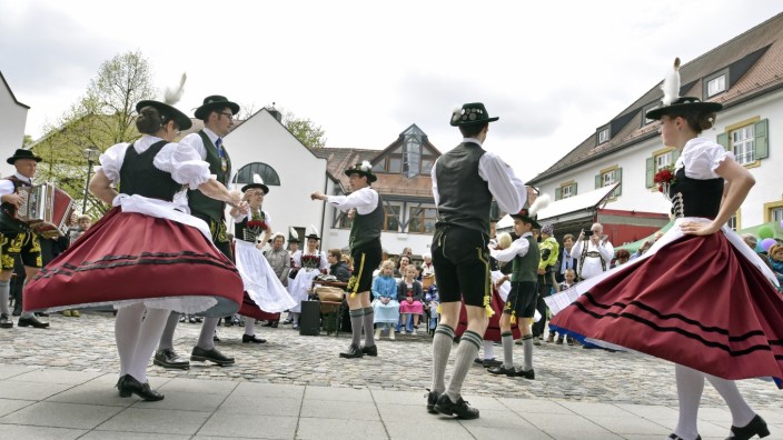 Gröbenzell: Der Trachtenverein Almfrieden wird auf dem Maifest in Gröbenzell wieder Volkstänze darbieten.