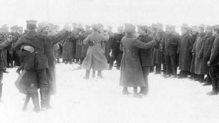 Deutsch-russische Soldatentänze an der Ostfront, 1917