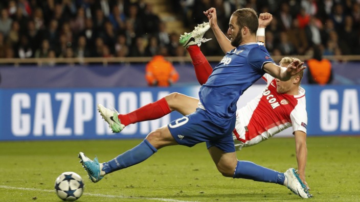 Juventus' Gonzalo Higuain scores their second goal