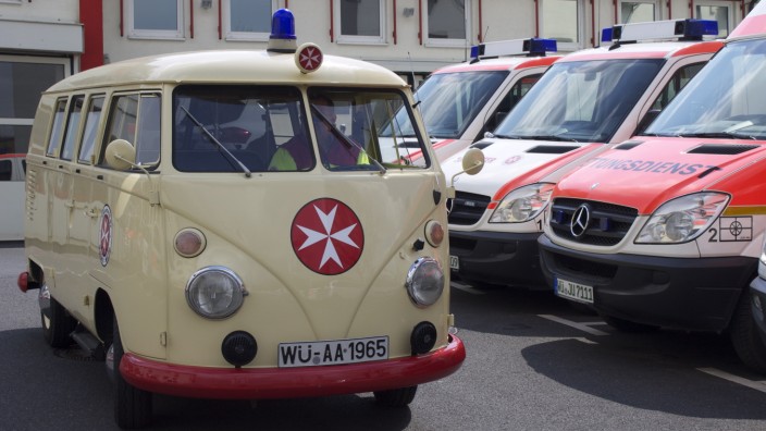 VW-Bulli-Krankenwagen von 1965 von den Würzburger Johannitern