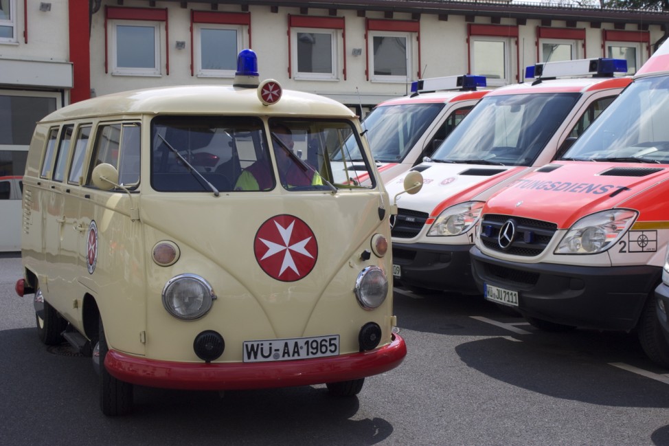 VW-Bulli-Krankenwagen von 1965 von den Würzburger Johannitern