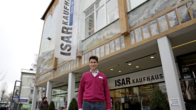 Trotz Klagen gegen den Neubau: Frederik Holthaus betreibt derzeit nur noch in Geretsried ein Isar-Kaufhaus, nachdem er die Wolfratshauser Filiale nach gescheiterten Mietverhandlungen schließen musste. In den Neubau würde er aber gerne zurückkehren.