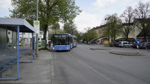Hadern/Laim: Ihr genau gegenüber soll der Bus in die Gegenrichtung künftig halten, statt am Hönigschmidplatz.