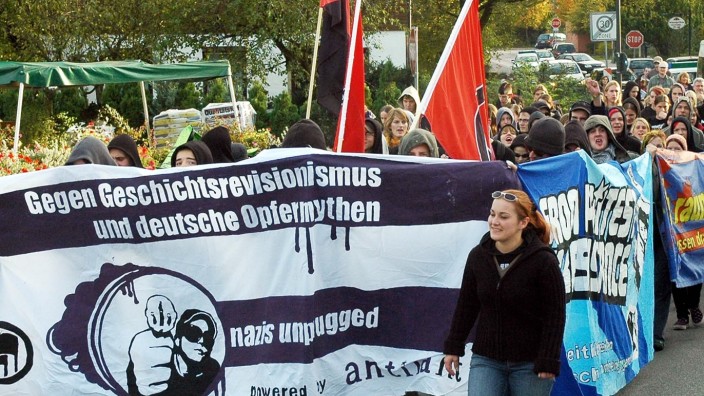 Pliening: Eine Antifa-Demo im Oktober 2006 in Ebersberg.