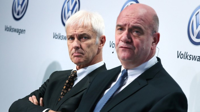 Ermittlungen: VW-Betriebsratschef Bernd Osterloh (rechts im Bild) neben dem Vorstandsvorsitzenden Matthias Müller.