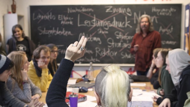 Vertiefen und das Herstellen von Zusammenhängen: Unterricht in der Berlin Rebel High School.