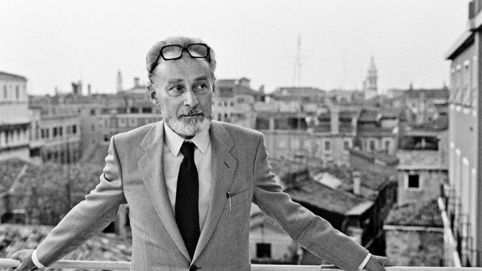 Portrait de l ecrivain italien Primo Levi en 1980 AUFNAHMEDATUM GESCHÄTZT PUBLICATIONxINxGERxSUIx