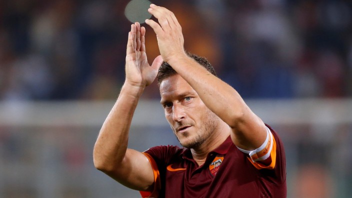 FILE PHOTO - AS Roma's Totti claps at the end of their Champions League Group E soccer match against CSKA Moskow at the Olympic Stadium in Rome