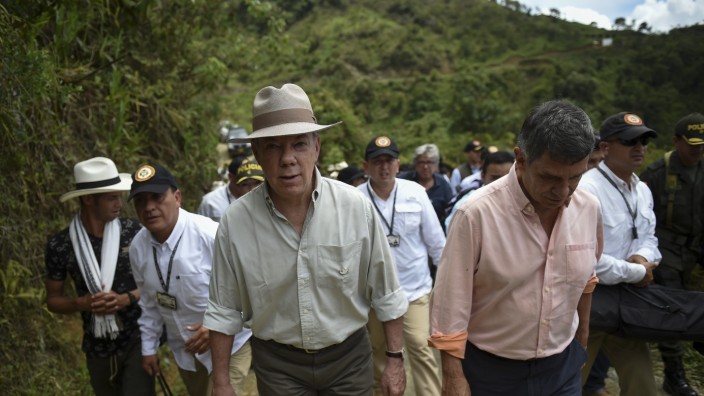 USA: Der kolumbianische Präsident Juan Manuel Santos (Mitte) am 15. Mai 2017 auf einer Coca-Plantage in Pueblo Nuevo.