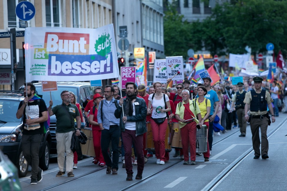 Demonstrationszug durchs Glockenbachviertel. Am International Day against Homo-, Inter- and Transphobia IDAHIT protestieren Münchens Lesben, Schwule, Trans- und Intersexuelle