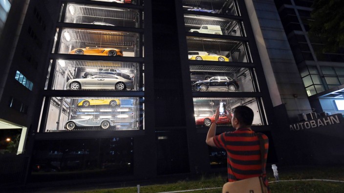 Der Luxuskarossen-Automat von Autobahn Motors in Singapur.