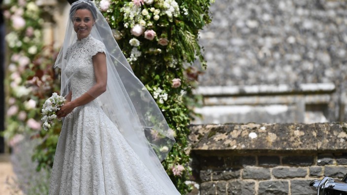 Hochzeit von Pippa Middleton: Braut statt Brautjungfer: Pippa Middleton hat in einem Spitzenkleid des Designer Giles Deacon geheiratet.