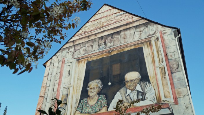 Wandbild an der Hausfassade des Bremer AWO Hauses an der Straße Auf den Häfen Es zeigt ein altes Eh