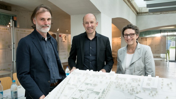Gewinner des Architekturwettbewerbs für den neuen Bildungscampus in der Messestadt-Riem, präsentiert im Kopfbau der alten Flughafentribüne Riem, Werner-Eckert-Straße 1