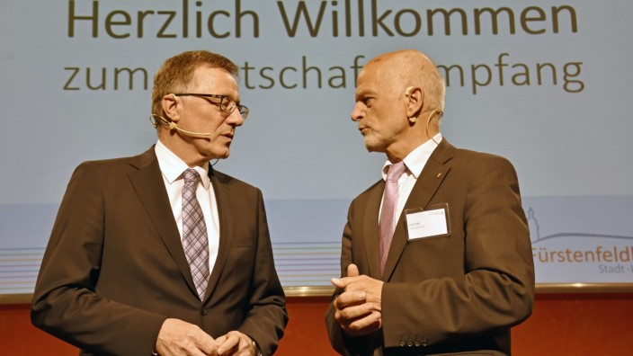 Fürstenfeldbruck: Kommunikation auf Augenhöhe: Fraunhofer-Forscher Wilhelm Bauer (links) im Zwiegespräch mit Oberbürgermeister Erich Raff.