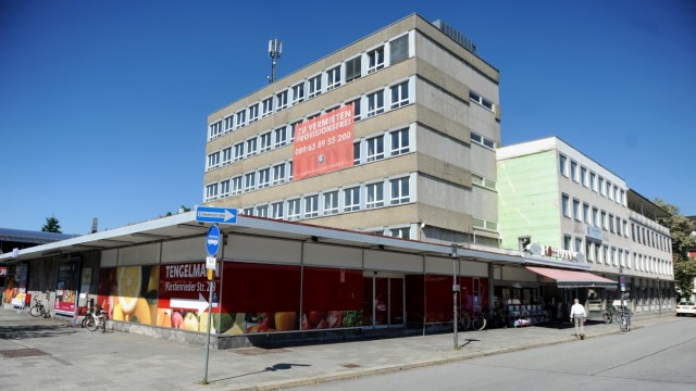 SZ-LESERCAFÉ: Ärgerliches: An der Fürstenrieder Straße steht ein großer Bürokomplex leer, dort ist seit Langem ein Quartierszentrum geplant.