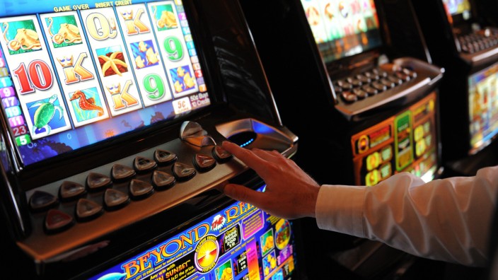 Amtsgericht Ebersberg: Mehrere Glücksspielautomaten hat ein Ebersberger Ladenbesitzer illegal in Betrieb.