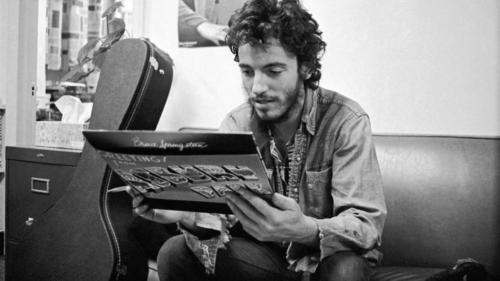 "Born to Run" bei Arte: Es dauert nur ein paar Minuten, bis der Film die entscheidende Frage stellt - und interessant wird: Wie wurde aus Bruce Springsteen, dem Jungen aus New Jersey, der Mann, der er heute ist?