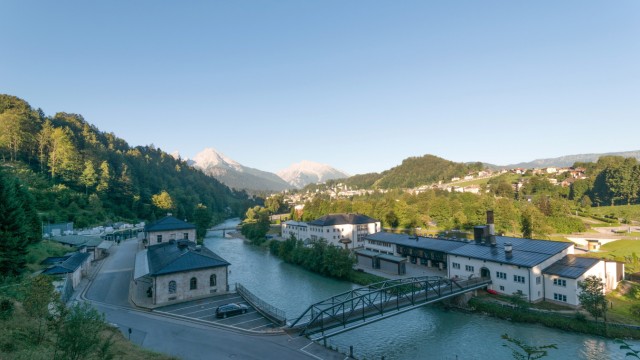 Bergwerke: Von außen präsentiert sich das Betriebsgelände an der Berchtesgadener Ache seit vielen Jahren unverändert.