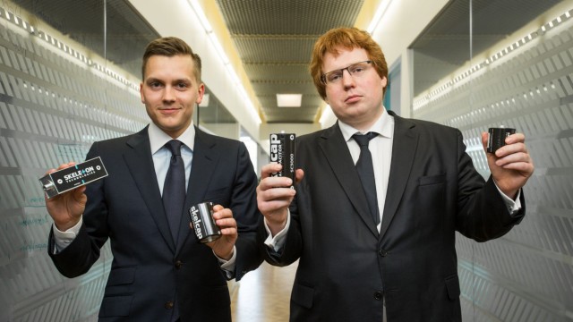 Skeleton: Oliver Ahlberg und Taavi Madiberk (rechts) sind die Gründer von Skeleton. Die Firma produziert Energiespeicher, die binnen zwei Sekunden aufgeladen sind und kurzfristig große Mengen an elektrischer Energie abgeben können.