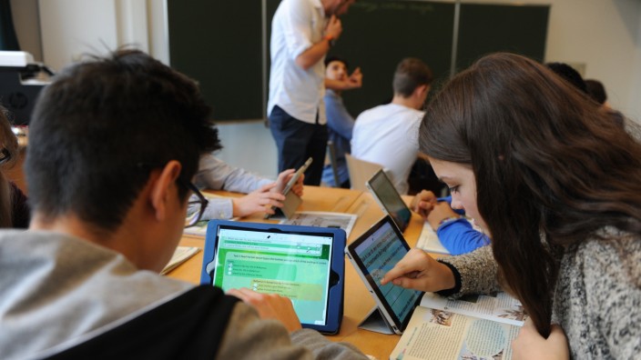 Computer in der Schule: Tablet-Computer im Unterricht sind längst nicht mehr so außergewöhnlich. Allerdings fehlt oft das Geld für die Anschaffung.
