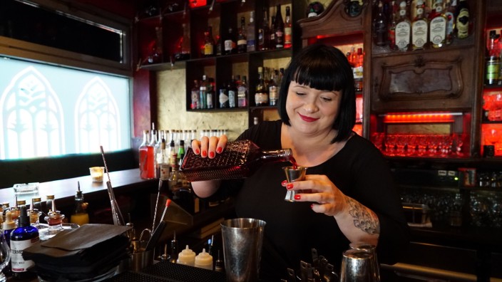Cocktailbars: Betty Kupsa liebt Mini-Cocktails auf Tequilabasis. Ihre Bar führt mehr als hundert Sorten Tequila.
