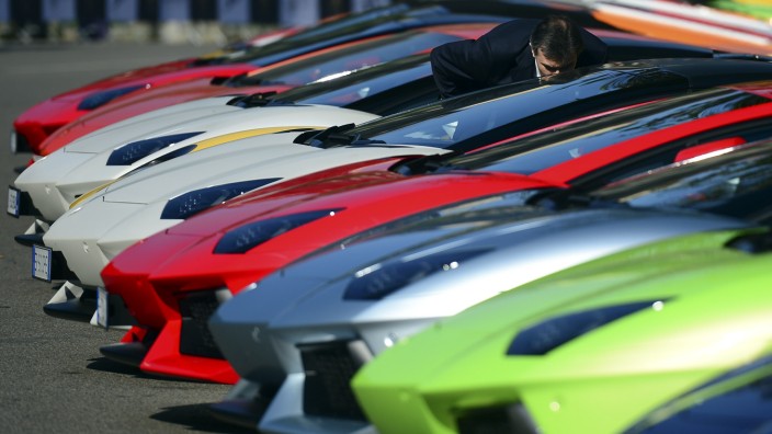 Global Wealth Report: Sportwagen der Marke Lamborghini: In Ländern wie der Schweiz oder Bahrain ist mittlerweile jeder zehnte Bürger Millionär.