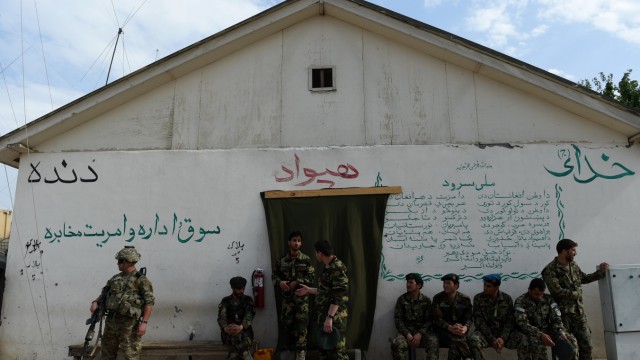 US-Militär: Soldaten der US-Armee und der afghanischen Streitkräfte an einem Kontrollposten in der Provinz Nangarhar.